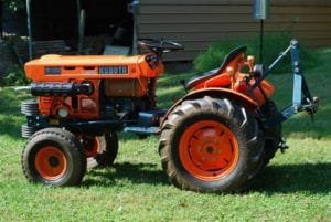 Kubota B6100HST-E Tractor Illustrated Parts List Manual