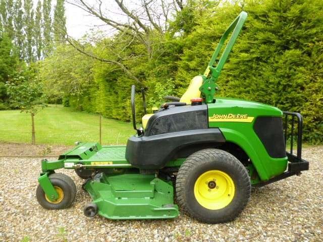 John Deere Mid-mount Z-trak 997 Diesel Operators Manual